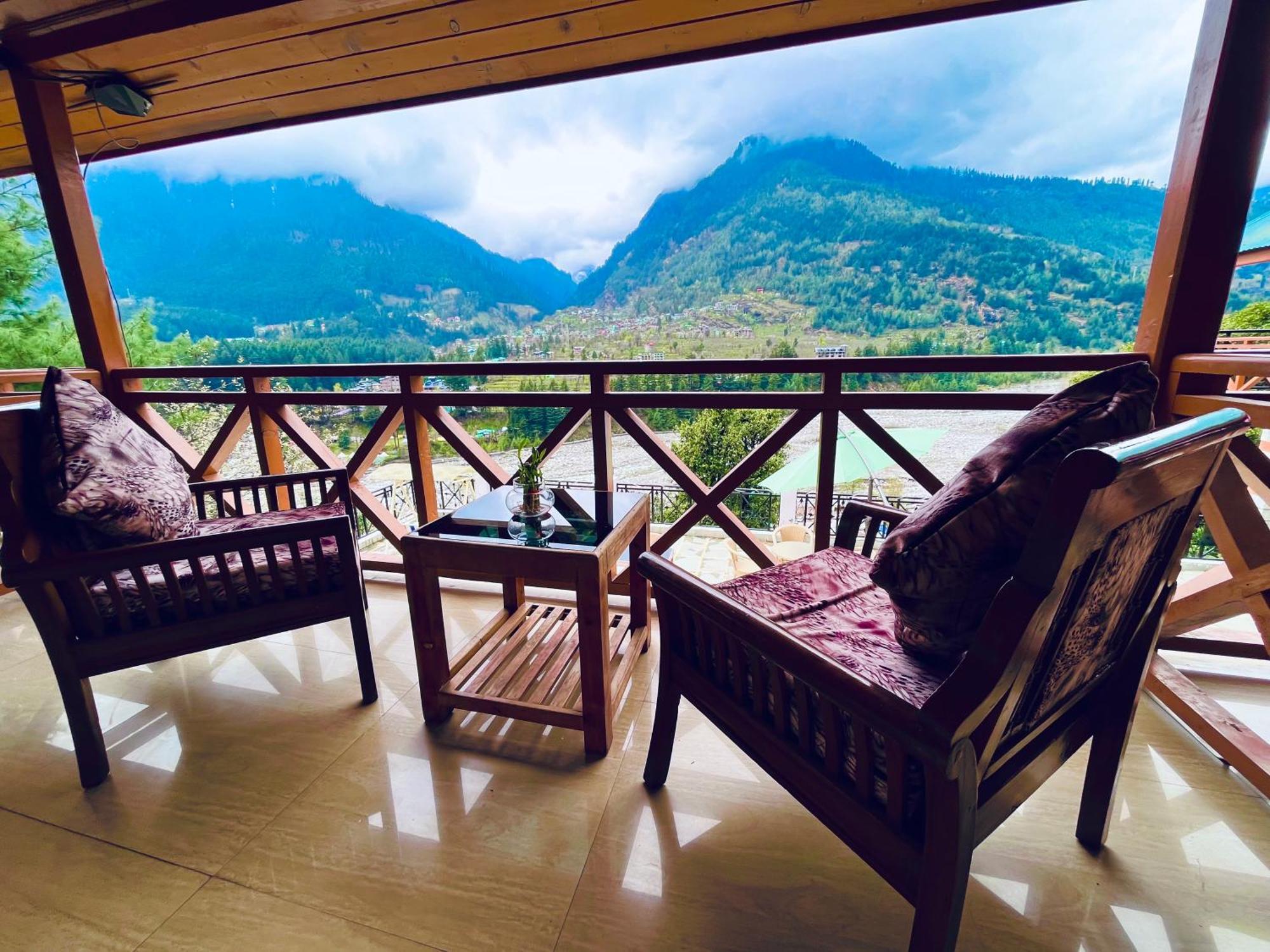 The Manu Emerald # Farmhouse # Top Selling Cottage In Manali # Peaceful Heritage Cozy Stay # Lawn With Bonfire # Most Awarded Exterior photo